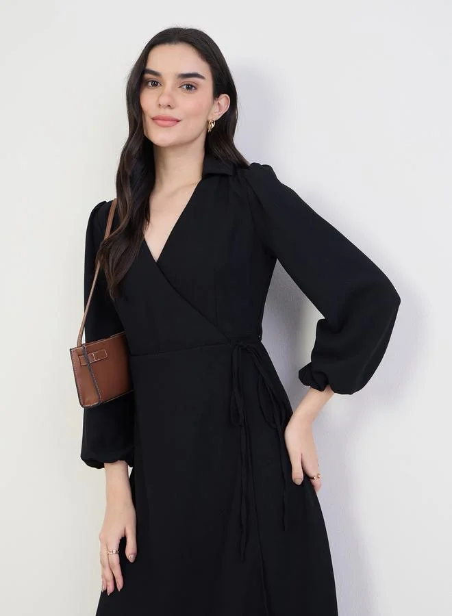 ستايلي فستان ميدي بنمط لف وأكمام منفوخة